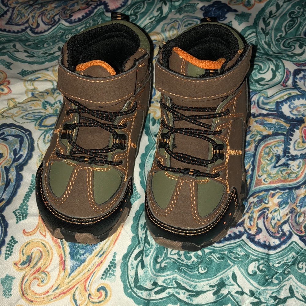 Final markdown!! Rugged outback children’s boots